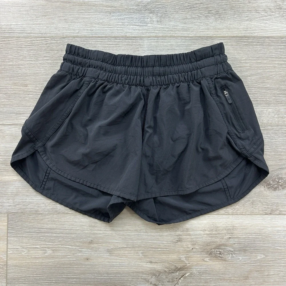 Lululemon Size 8 Tracker Short V 4" Inseam Black Women's Running Lined Workout